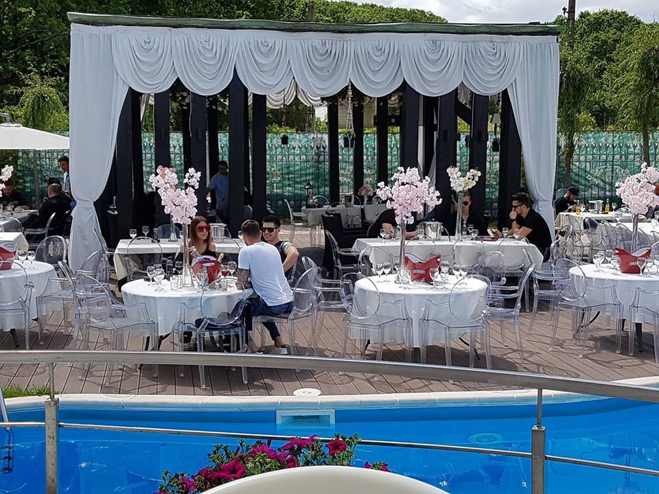 Pavilion De Vara Cort Magic Gt Pitesti Restaurant Evenimente