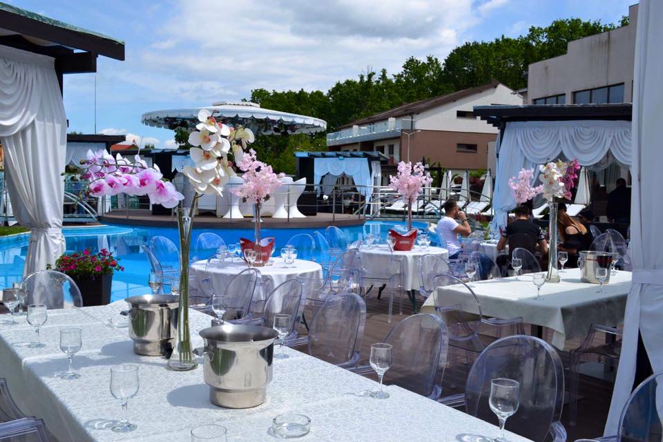 Pavilion De Vara Cort Magic Gt Pitesti Restaurant Evenimente